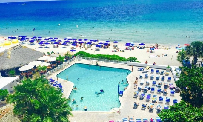 Galt Mile Hotel | B.E.A.C.H Resort-Avail Sept 9-30 199 a night-Views -Tiki Bar-Indoor Balcony-Pool
