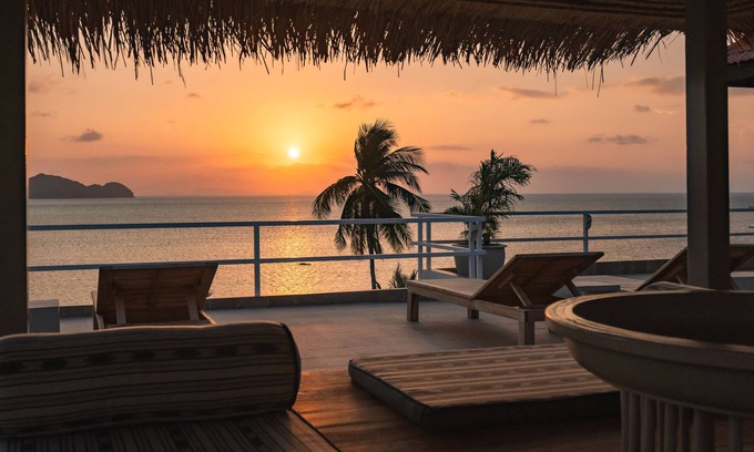 Haad Pleayleam Hotel | Baan Jai Dee Beach Front Hotel