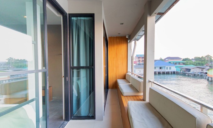Bang Sare Hotel | Baan Tah On The Sea
