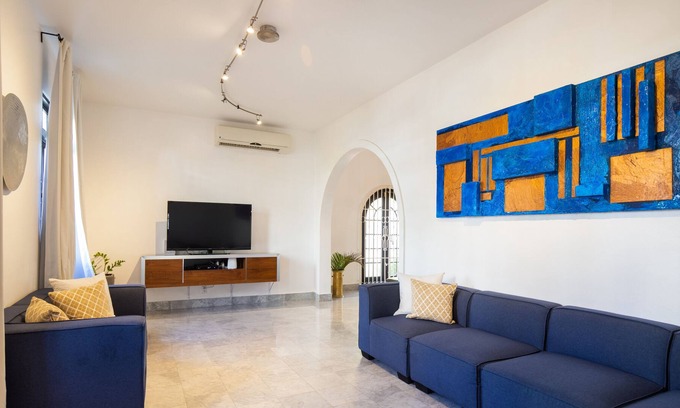 Condado House | Back online! 250 meters to the Ashford| Condado's Spanish Villa