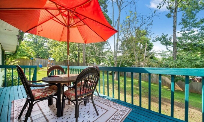 Madison House | Backyard and Near Space Center - Jolly Green Giant