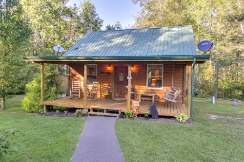 Cosby House | Backyard and Porch Rural Cosby Log Cabin!
