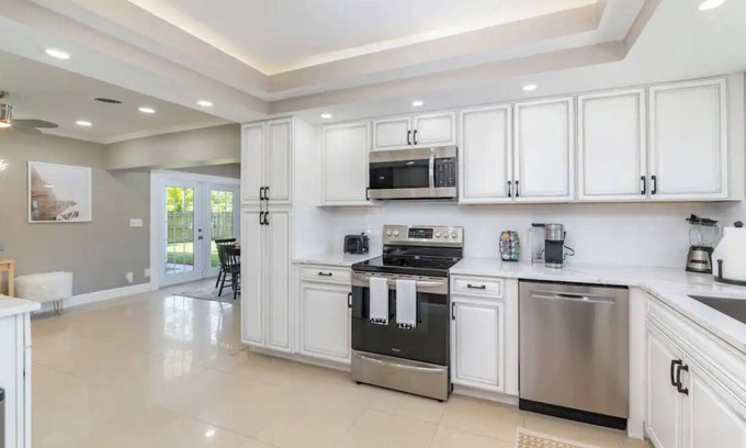 Broadview Park House | Backyard Oasis 5 min from Hard Rock Casino