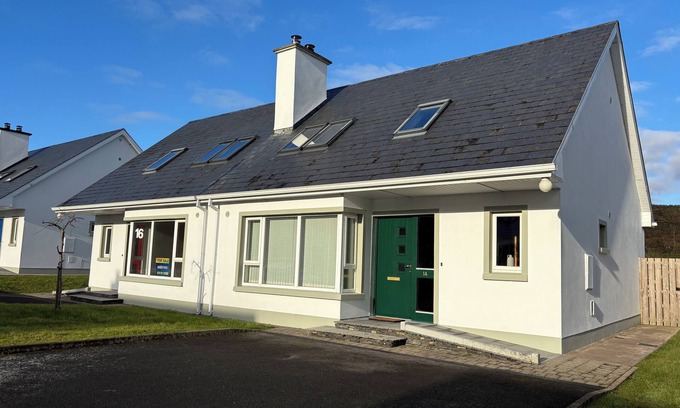 Lecemy House | Badger's Rest | Cosy & Charming | Garden | Walk to Donegal Town