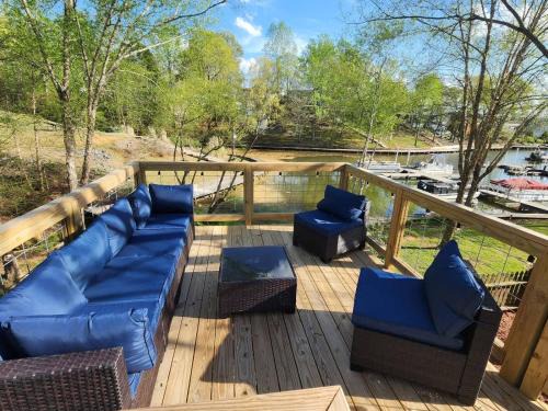 New London House | Badin Shores Lake Home Lots of Amenities