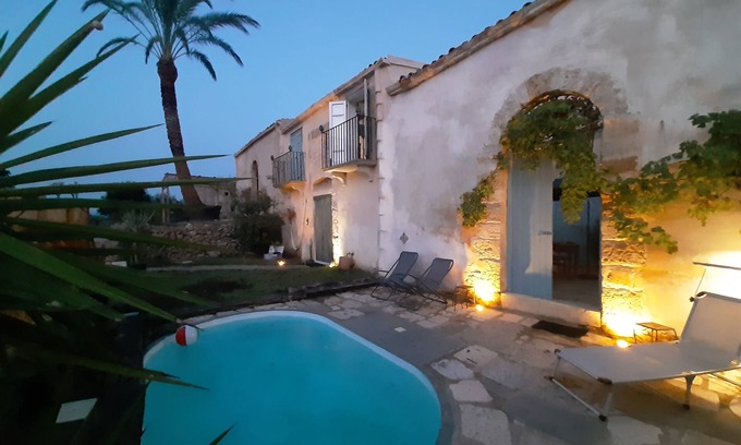 Alcamo House | Baglio Ficus Nina aria di poesia.