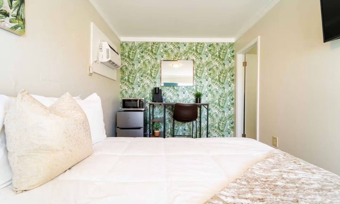 Bahama Beach Apartment | Bahama Breeze | Play in the Sand, not snow!