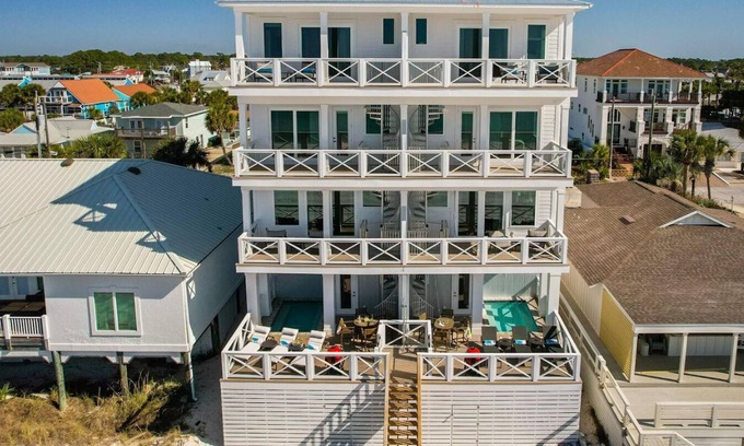 Crescent Beach House | "Bahama Mama" Beachfront + Private Pool!