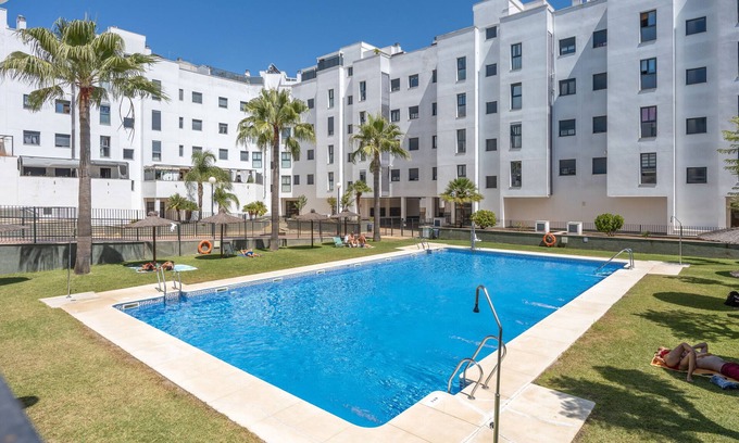 El Puerto de Santa Maria Apartment | Bahia Golf Suites apartment overlooking the Bay of Cadiz with private pool and terrace