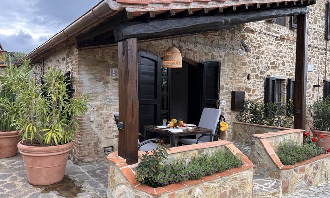 Castagneto Carducci Apartment | "Bahita" neat apartment in a country house, garden, sea view, 6 km to the sea