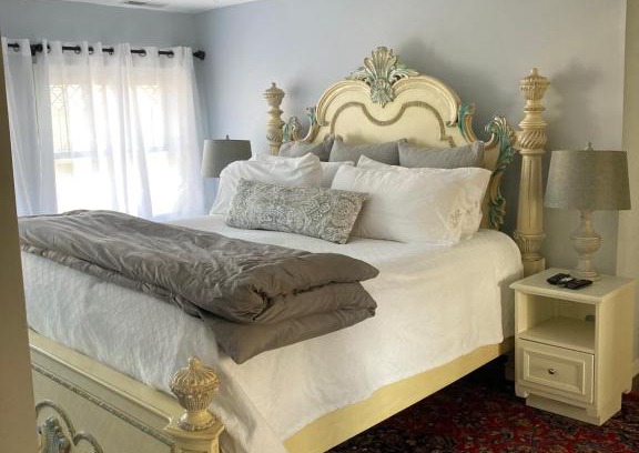 Bluefield Hotel | Baker's Hill Inn