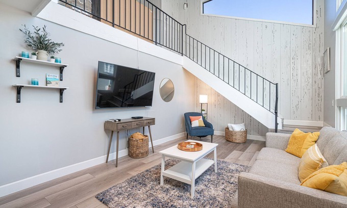 Balboa Island House | Balboa Island Back Unit with Bay Views