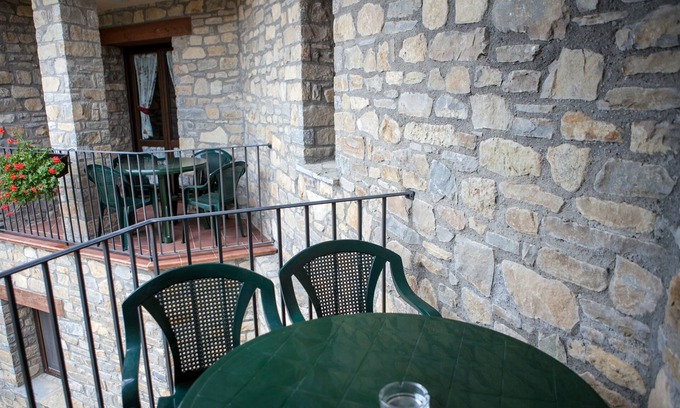 Roda de Isabena House | Balcón de Roda - PLAZA SUR spacious apartments, well equipped, free Wi-Fi