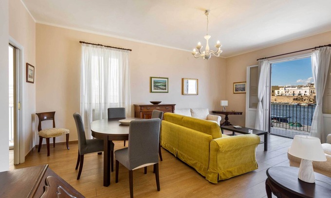 Gallipoli Apartment | Balconcino sul Rivellino by BarbarHouse