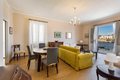 Gallipoli Apartment | Balconcino sul Rivellino by BarbarHouse