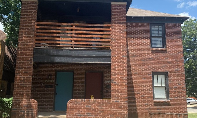 Miller House | Balcony, near OCU & Plaza district and fairgrounds