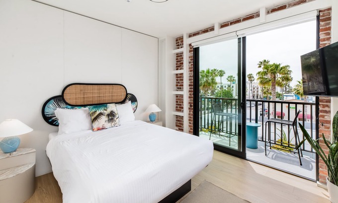 Townsite Hotel | Balcony Room 302 | The Brick Boutique Hotel
