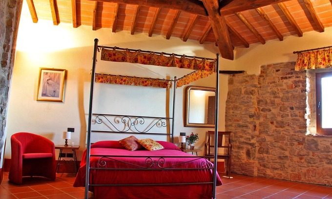 Loro Ciuffenna Apartment | "Baldacchini" farmhouse apt, swimming pool, pvt garden, stunning view, peaceful