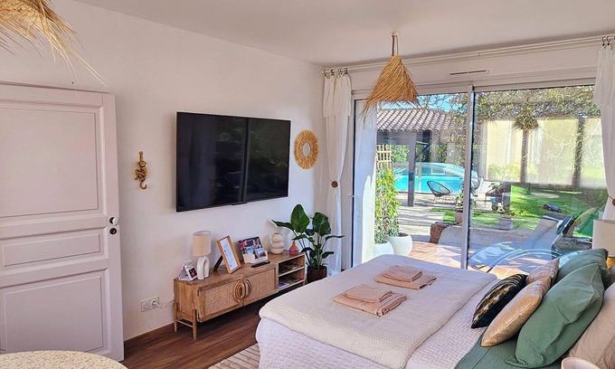 La Roche-sur-Yon Bed & Breakfast | Bali bed and breakfast with heated pool and secure parking