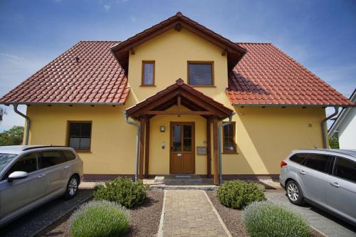 Thiessow Apartment | Balkon mit Meerblick, gratis Nutzung vom AHOI Erlebnisbad und Sauna in Sellin - Haus De niege Wech FeWo 03