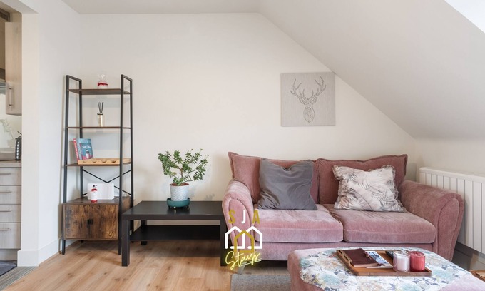 Ballater Apartment | Ballater Retreat - SJA Stays - Modern 1 Bed Apart