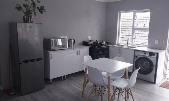 Lansdowne Apartment | Balmoral Apartment