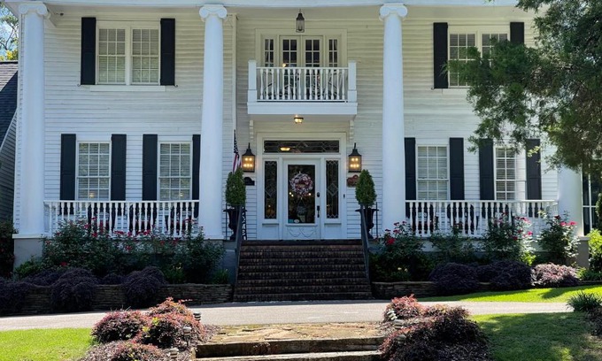 Tuscaloosa Hotel | Bama Bed and Breakfast - Magnolia Family Suite