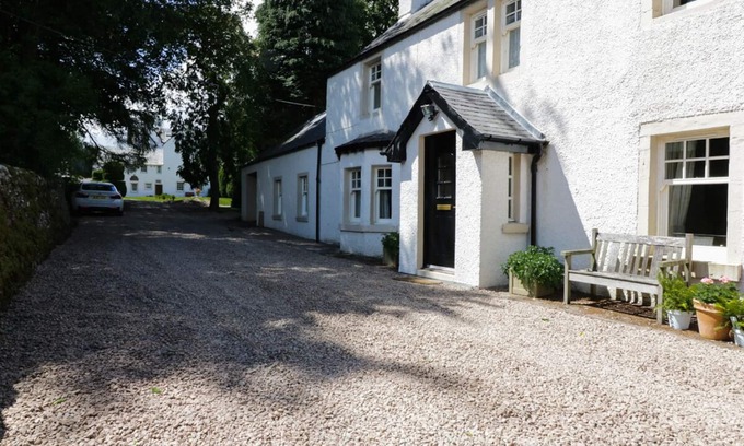 Newtyle Cottage | BANNATYNE LODGE, pet friendly, character holiday cottage in Newtyle