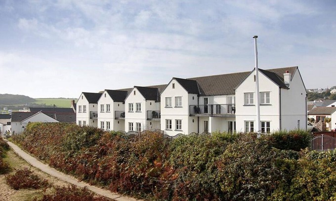 Horton House | Barley Cottage - Four Bedroom House, Sleeps 8
