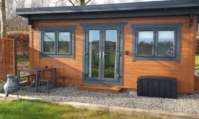 Forfar Cabin | Barn Owl Cabin at Redroofs - Pet Friendly!