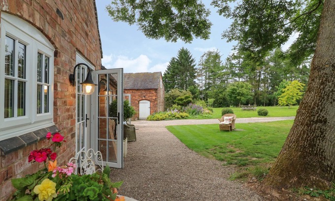 Kirk Langley Cottage | Barn Owl