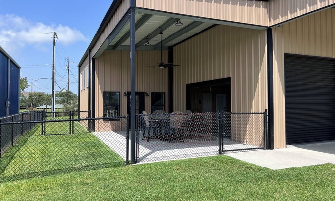 Port O Connor Cabin | Barndo blocks from boat launch, pier, beach and restaurants. Pet friendly
