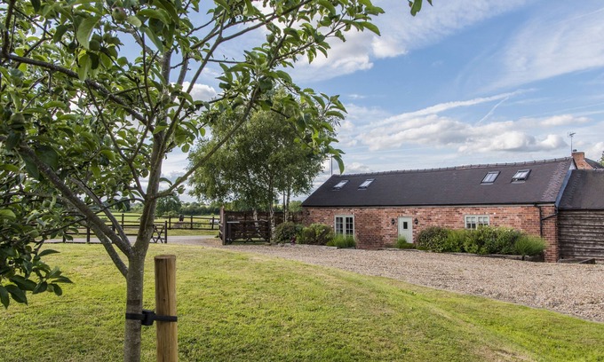 Foxt Cottage | BARNFIELDS HOLIDAY COTTAGE, family friendly in Kingsley