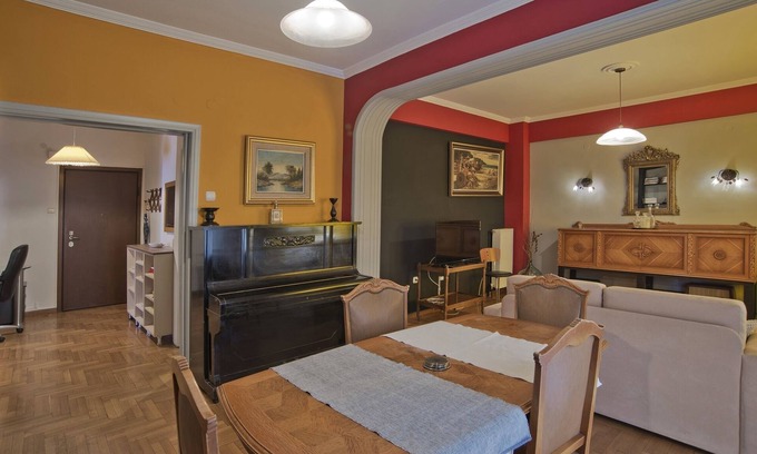 Piraeus Apartment | Baroness Apt Piraeus Ctr 3BR, 2BA, AC, Walk to sea