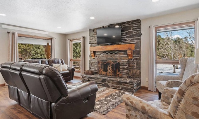 Custer Apartment | Barrel Springs ★ Secluded Stay in a Wonderful Creekside Getaway ★