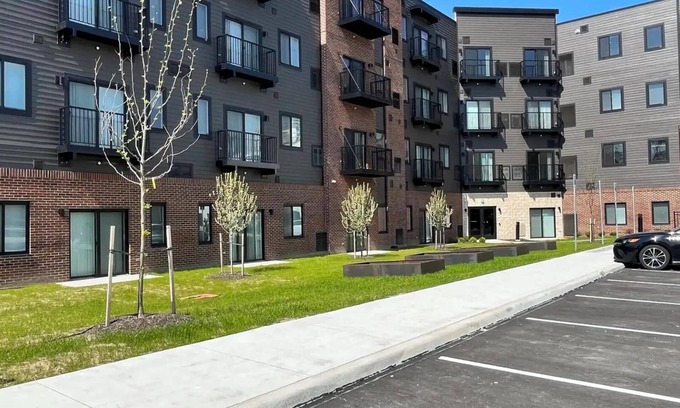 University Circle Apartment | Barsala l Cozy 2BD, Bocce Ball Court, fast Wi-Fi