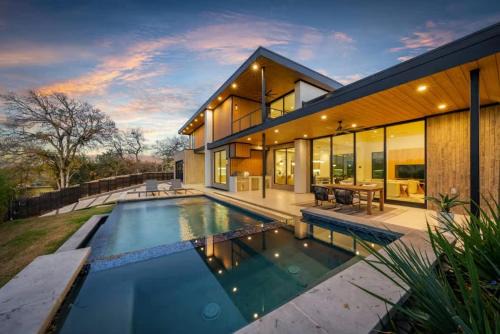 Barton Hills House | Barton Springs Luxe Heated Pool Spa Sleeps 16