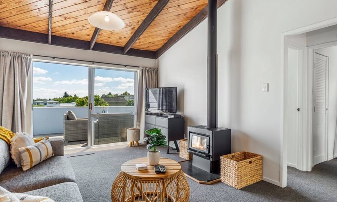 Richmond Heights House | Base: 4 Extra: $40 38 Saint James Street