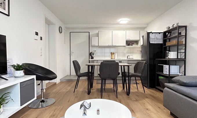 Remseck am Neckar Apartment | Basement apartment | Modern | Netflix | Parking space