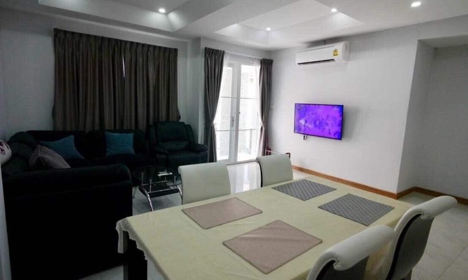 Old City House | Basic Line Home in Chiang mai in the old Town, 4 Bed Rooms, 5 Bath Rooms, Kichen