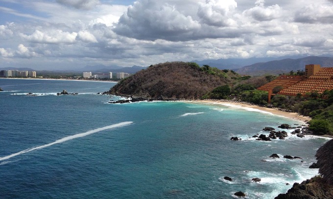 Ixtapa Condo | Bask in mesmerizing 180º ocean views and relax in this tasteful 2 story condo