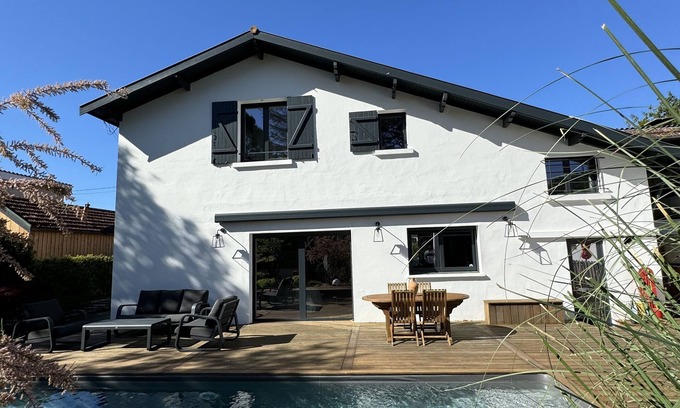 Andernos-les-Bains Villa | Basque villa with pool