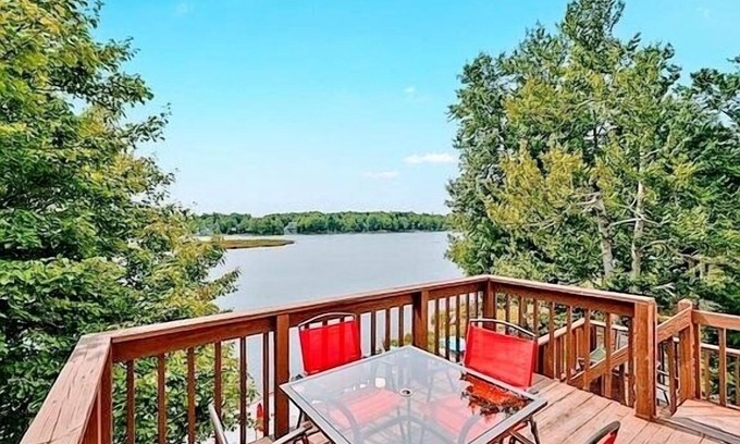 Tobyhanna Cottage | Bass-exquisite Lakefront Cottage