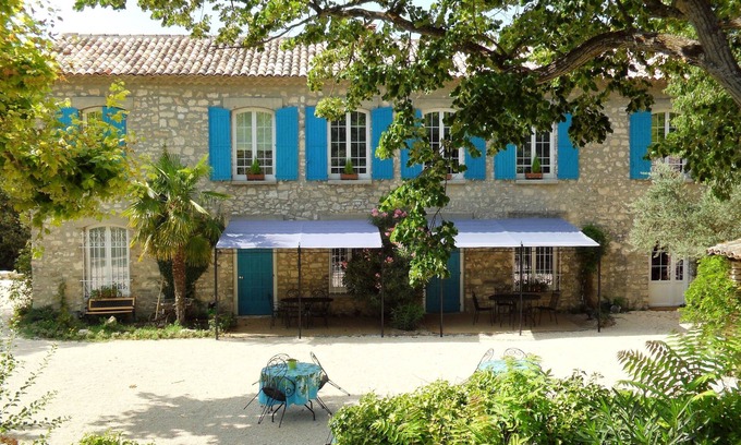 Fontaine-de-Vaucluse Apartment | Bastide De La Lézardière