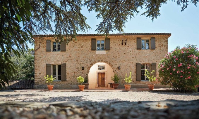 Carces Villa | Bastide Saint-Louis du Thoronet 4*, Bastide Saint-Louis du Thoronet 4*