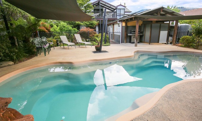 Bright House | Battenberg at Bright : Dog friendly family oasis