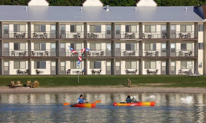 St Ignace Hotel | Bavarian Haus Lakefront Inn