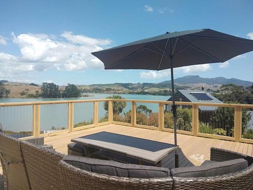 Raglan House | Bay and Karioi view in town