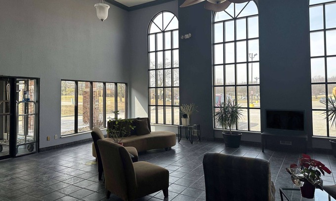 Flint Hotel | Baymont by Wyndham Flint Airport North