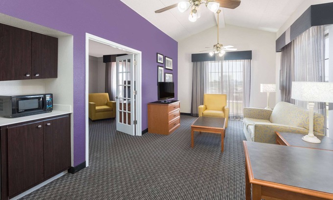 Greenville - Spartanburg Hotel | Baymont by Wyndham Greenville Woodruff Rd